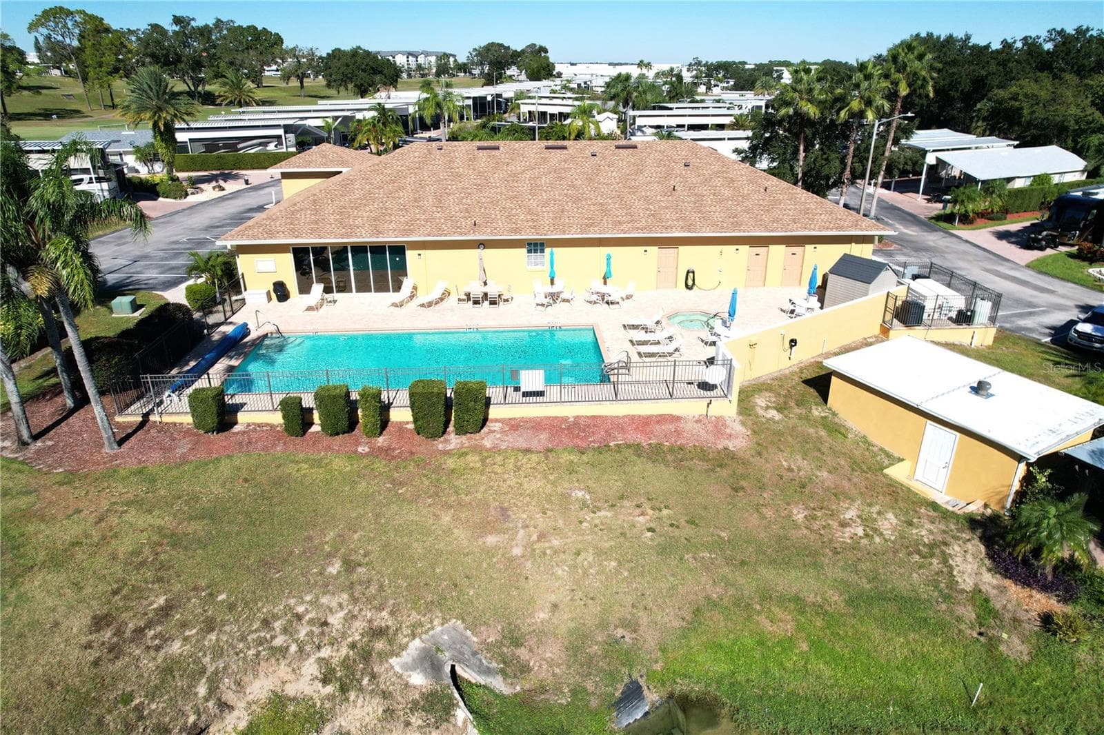 Regal Pointe Clubhouse & Pool - 2738 ST GEORGE DR, DAVENPORT