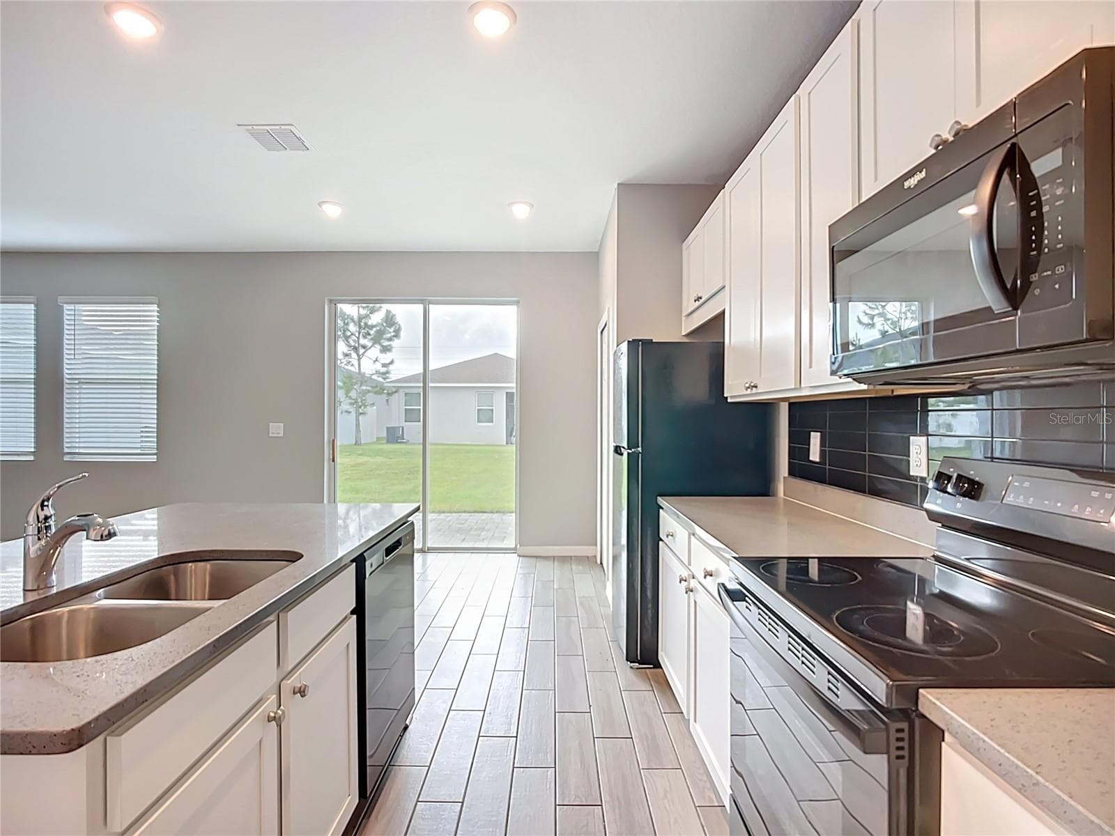 Single Family Residence at 11829 CLARE HILL AVE, RIVERVIEW, photo 4 of 41