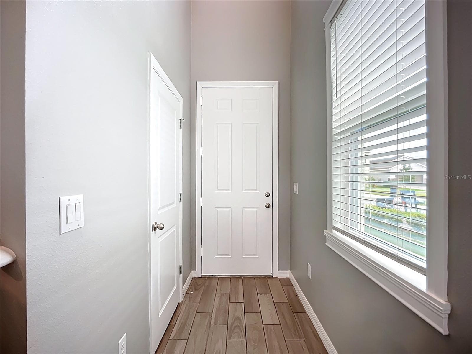 Single Family Residence at 11829 CLARE HILL AVE, RIVERVIEW, photo 8 of 41