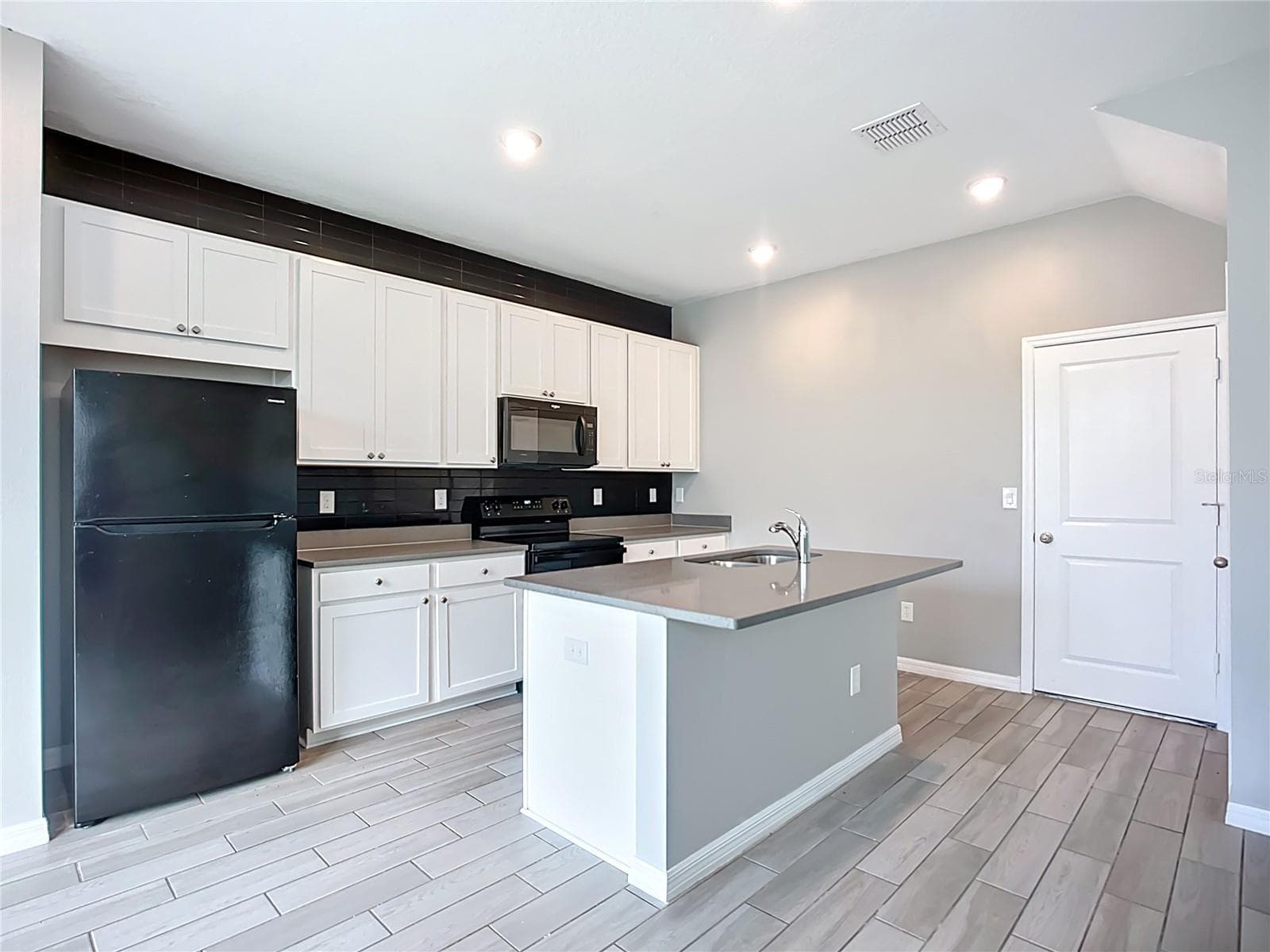 Single Family Residence at 11829 CLARE HILL AVE, RIVERVIEW, photo 15 of 41