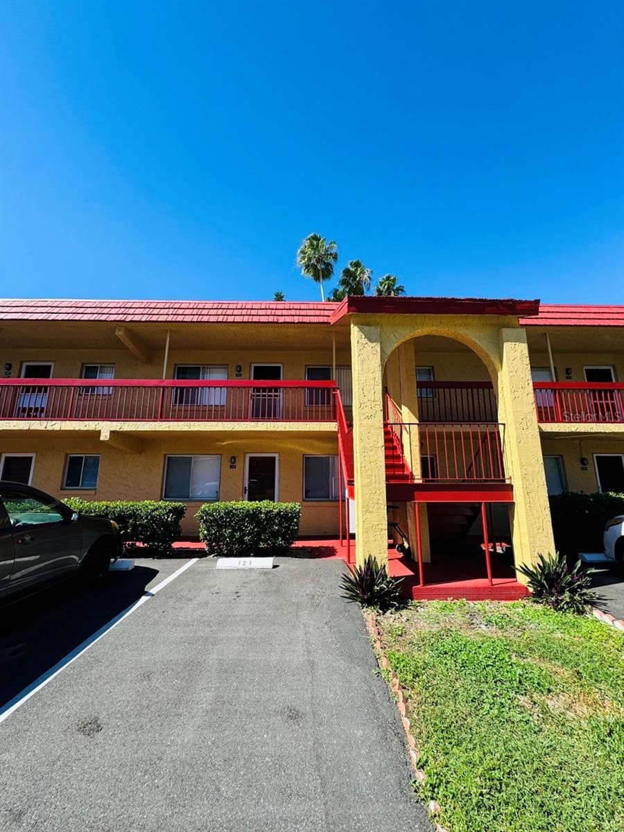 400 EL CAMINO DR #223