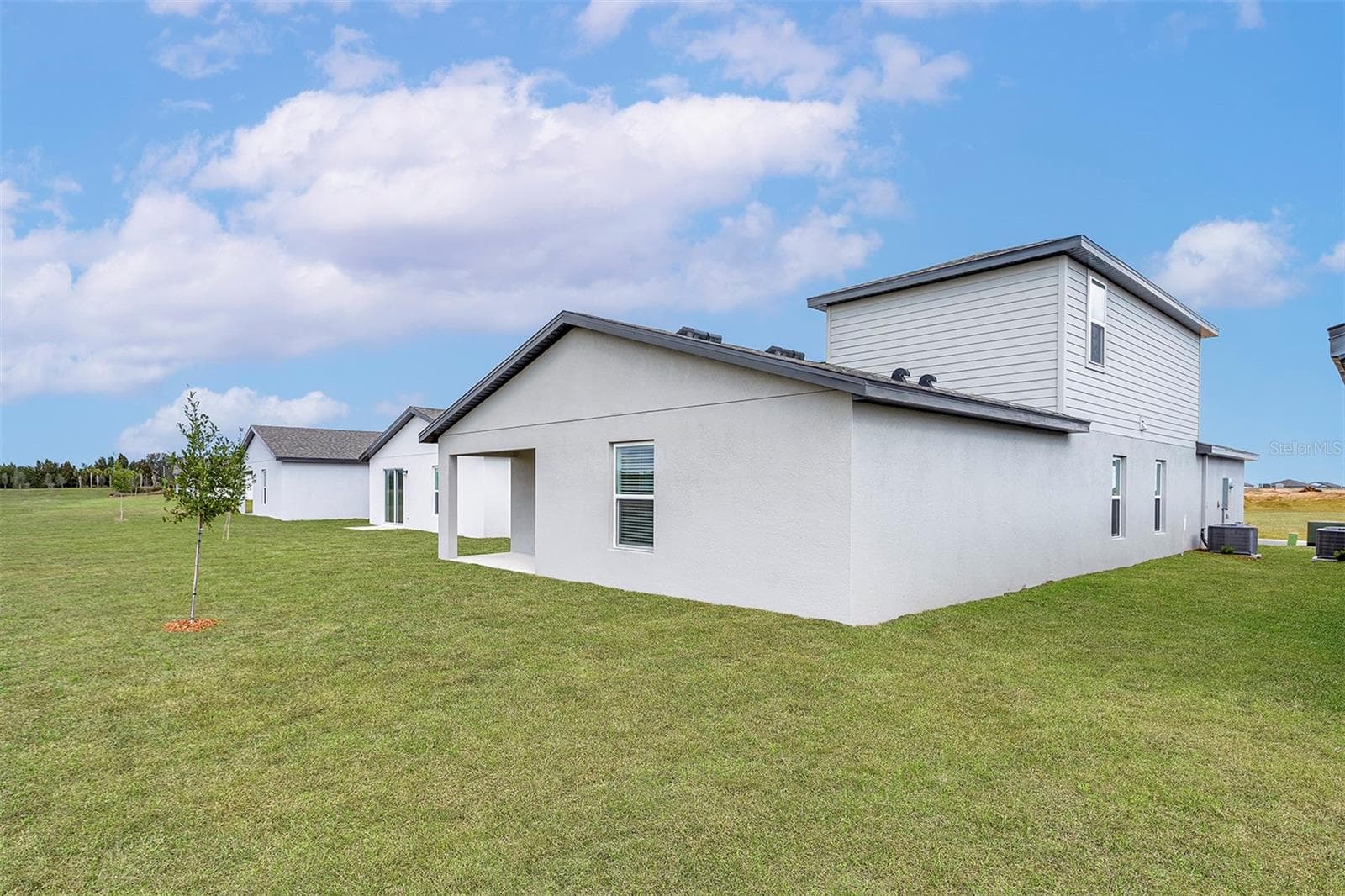 Single Family Residence at 609 BLACKTHORN DR, LAKELAND, photo 2 of 9