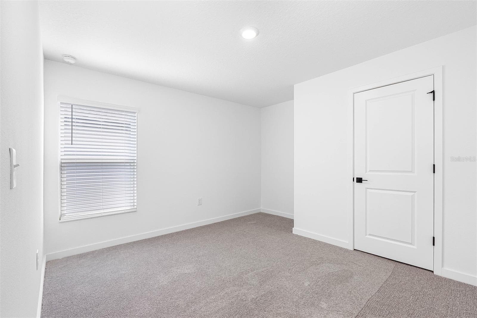 Single Family Residence at 609 BLACKTHORN DR, LAKELAND, photo 8 of 9