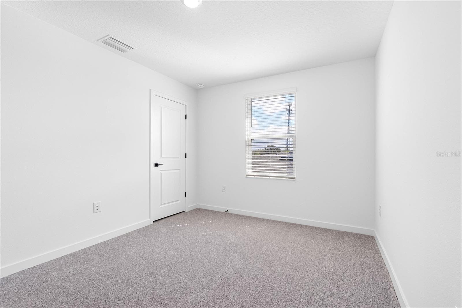 Single Family Residence at 609 BLACKTHORN DR, LAKELAND, photo 9 of 9