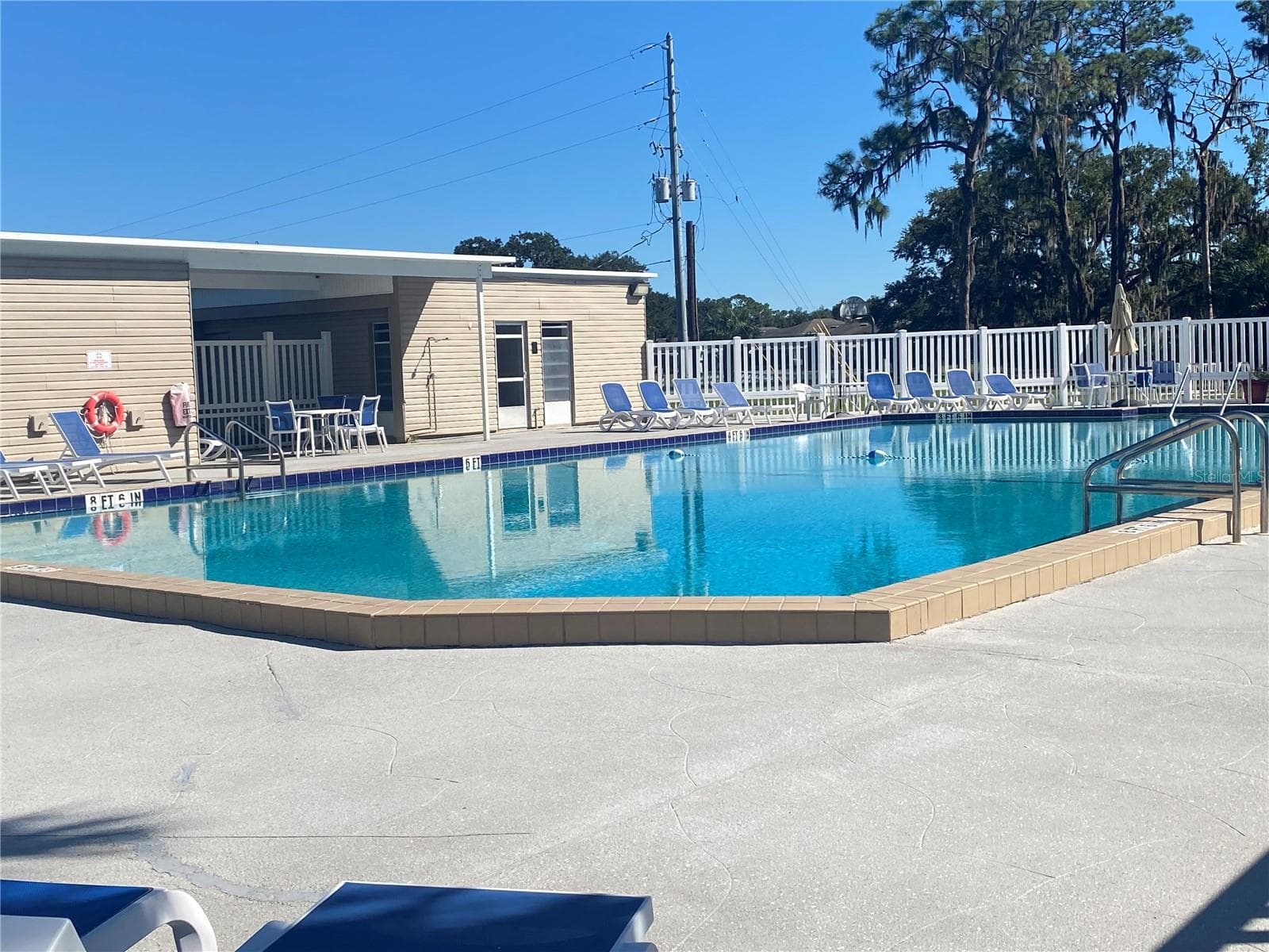 Community pool - 4409 CLUB CIR, LAKE WALES