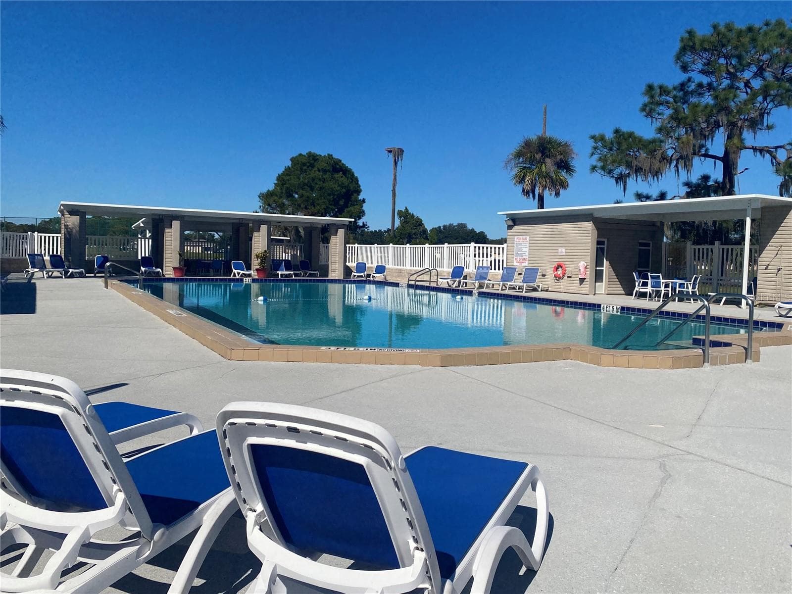 Community pool - 4409 CLUB CIR, LAKE WALES