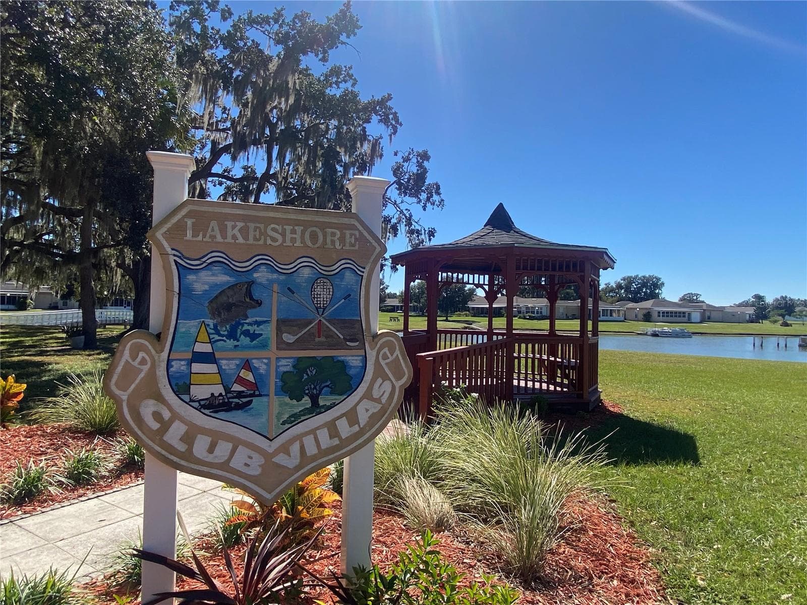 Enjoy the gazebo and the walking trails - 4409 CLUB CIR, LAKE WALES