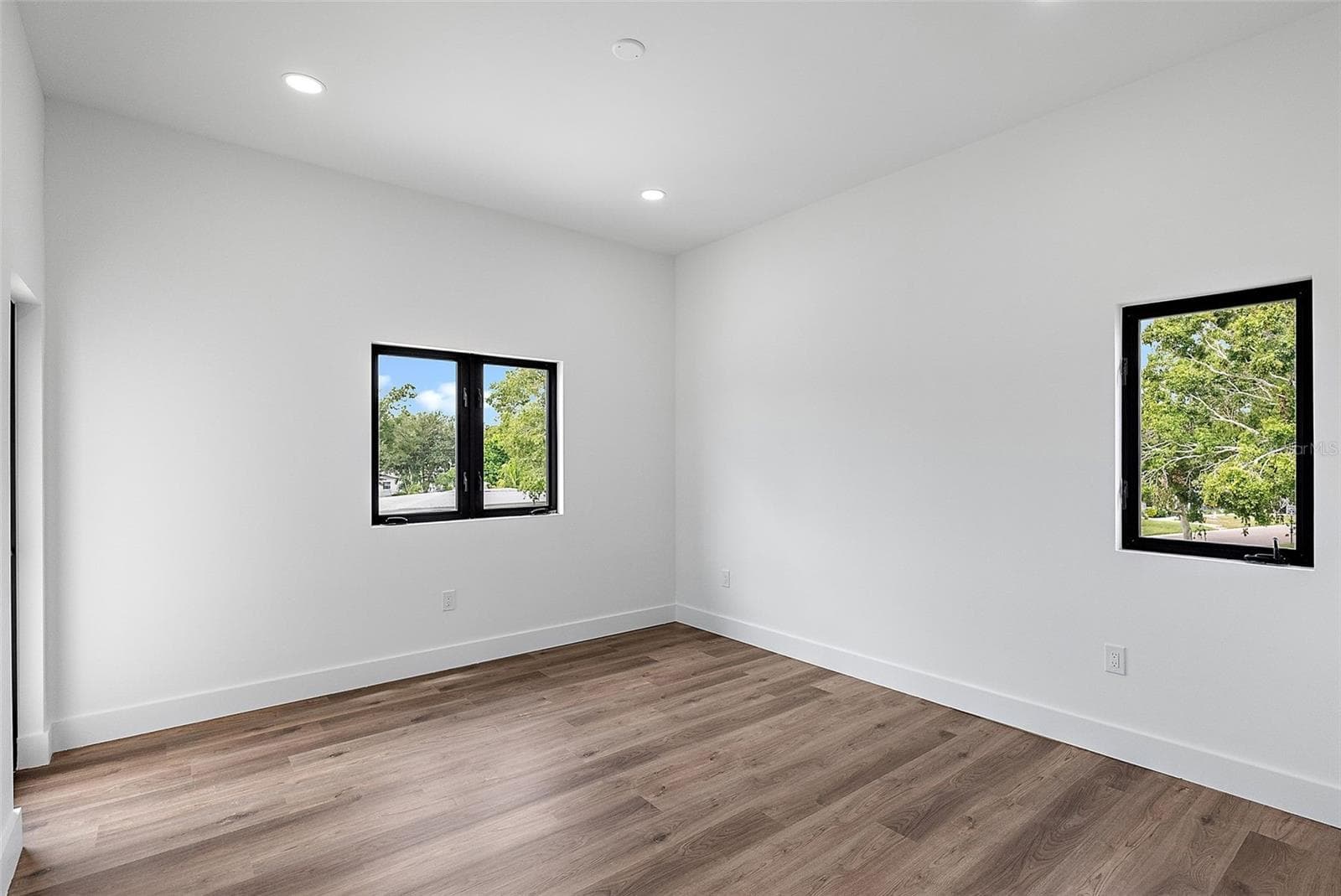 Single Family Residence at 5941 MANGROVE ST N, ST PETERSBURG, photo 35 of 44