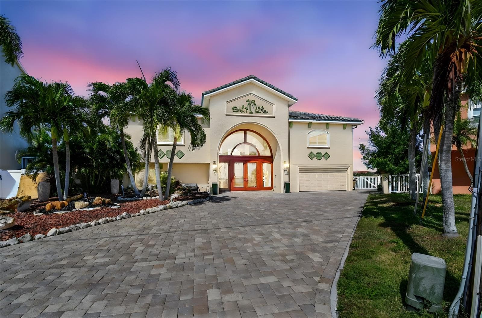 582 JOHNS PASS AVE