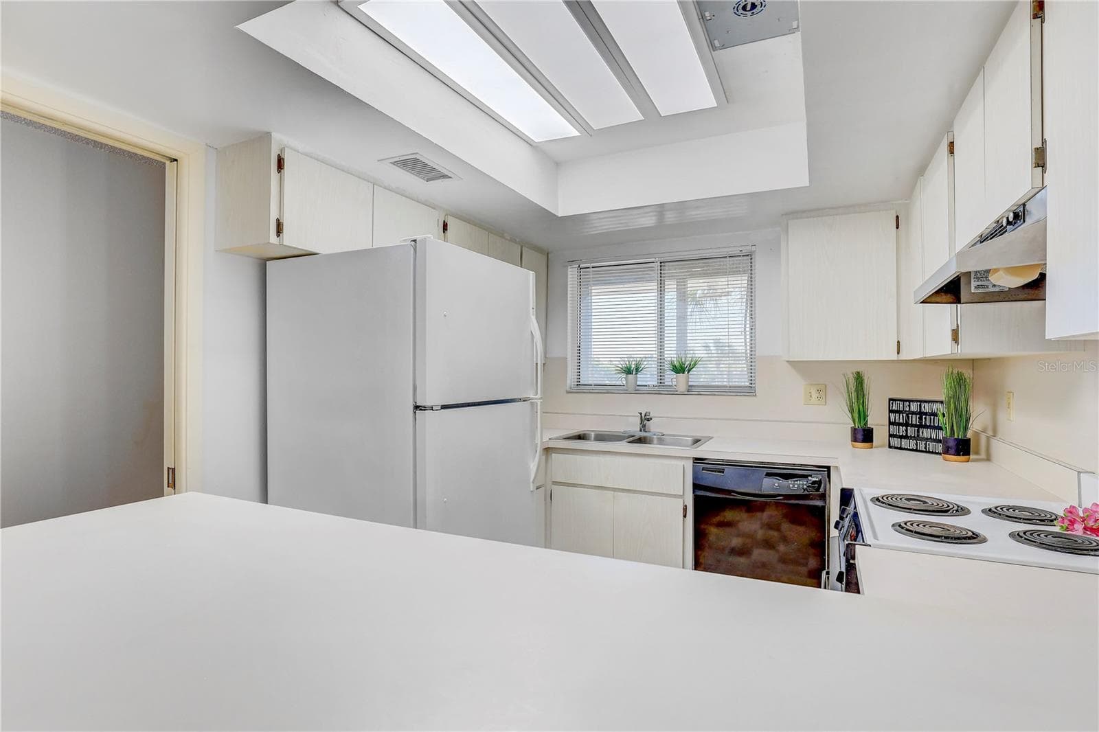 Condominium at 6400 FLOTILLA DR #15, HOLMES BEACH, photo 13 of 37