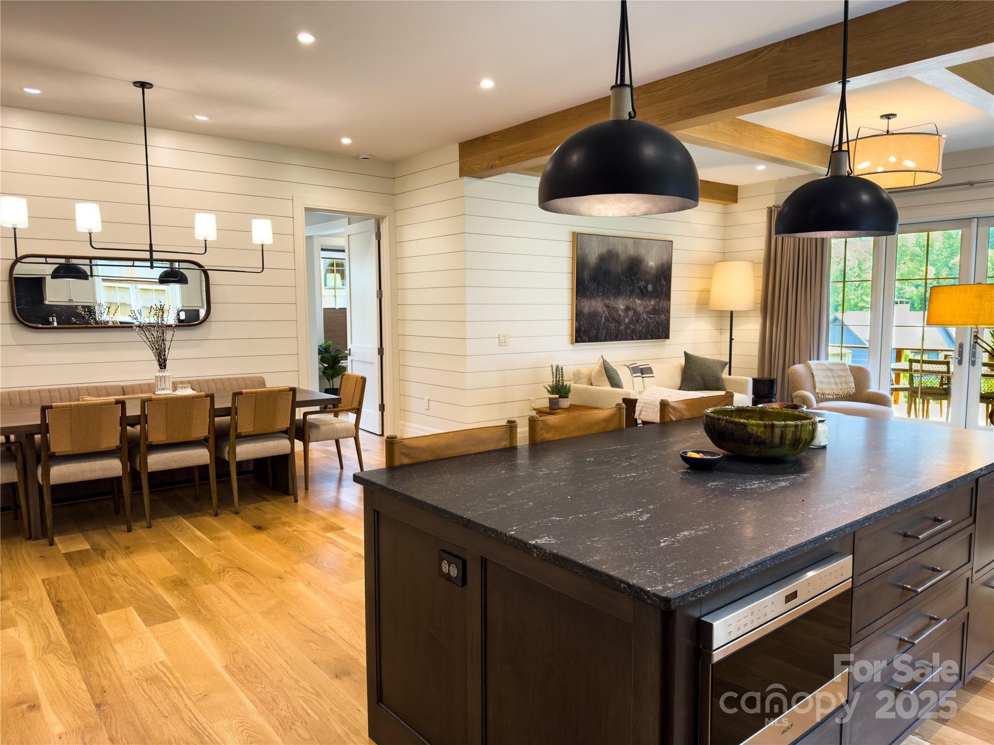 Laurel Model-Island and Eating Area - Sylva