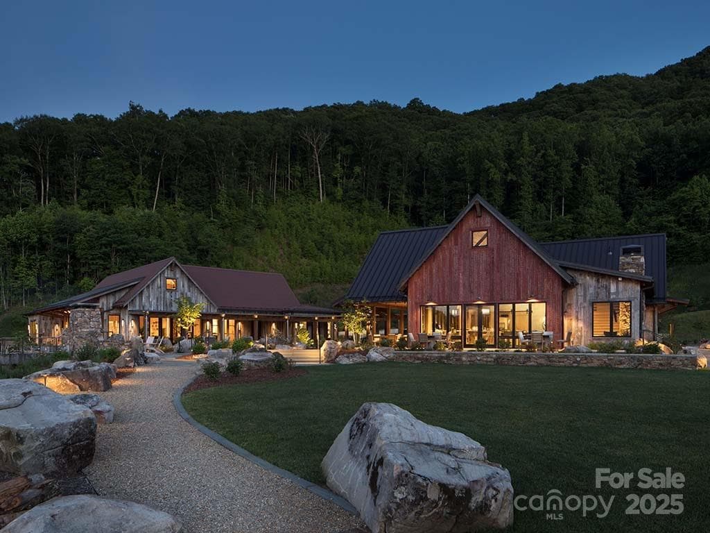 Single Family Residence at Sylva, photo 17 of 29