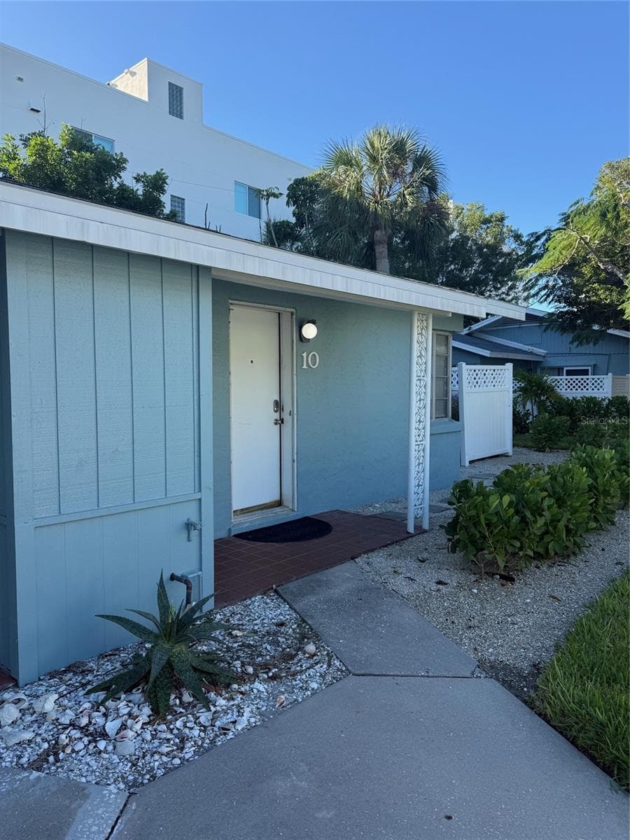 170 ROOSEVELT DR #10