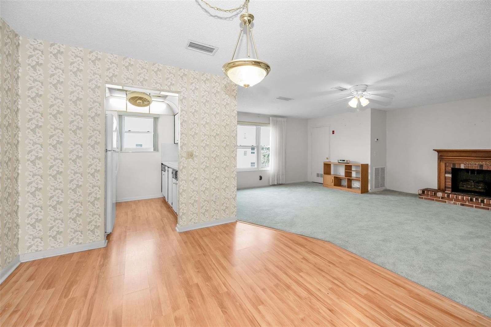 Entry view into Dining and living AreasArea - 5501 80TH ST N #405, ST PETERSBURG