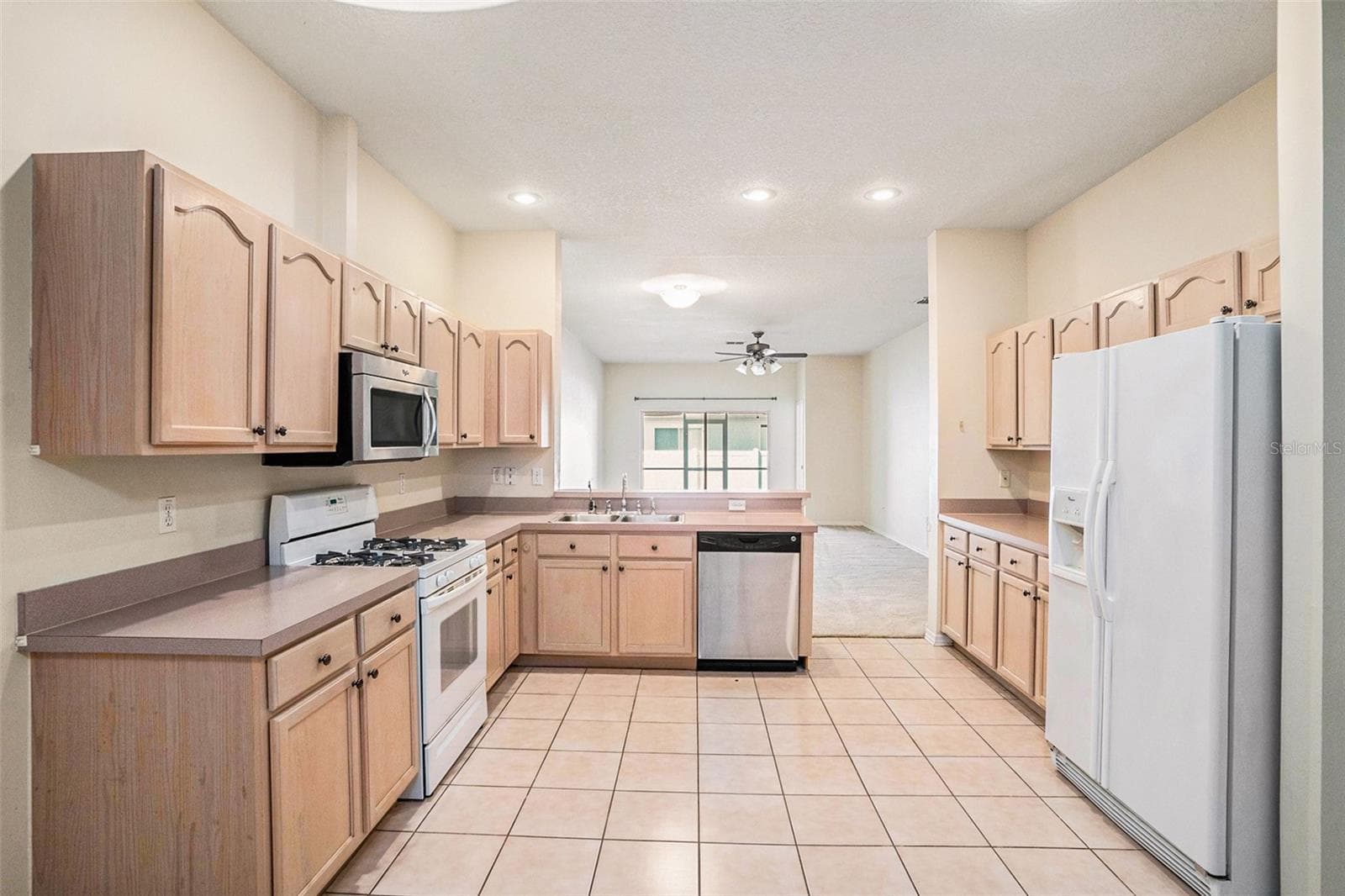 Villa at 1837 RAVENRIDGE ST, WESLEY CHAPEL, photo 6 of 27
