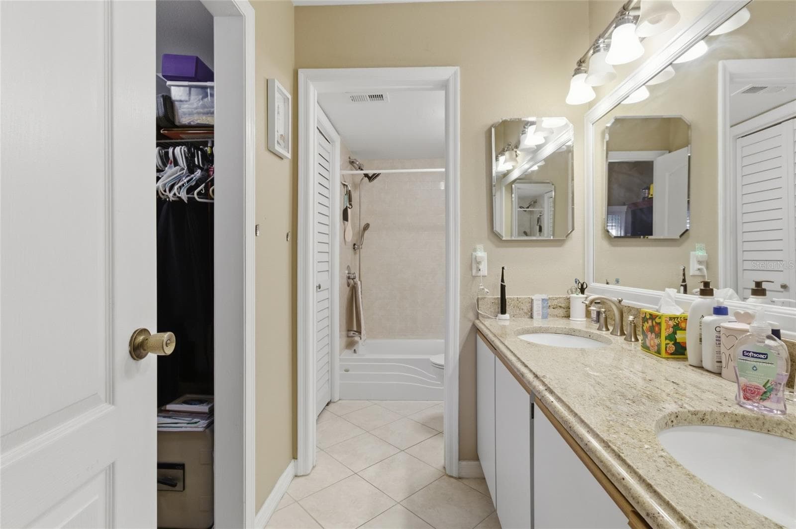 Condominium at 5567 SEA FOREST DR #323, NEW PORT RICHEY, photo 17 of 39