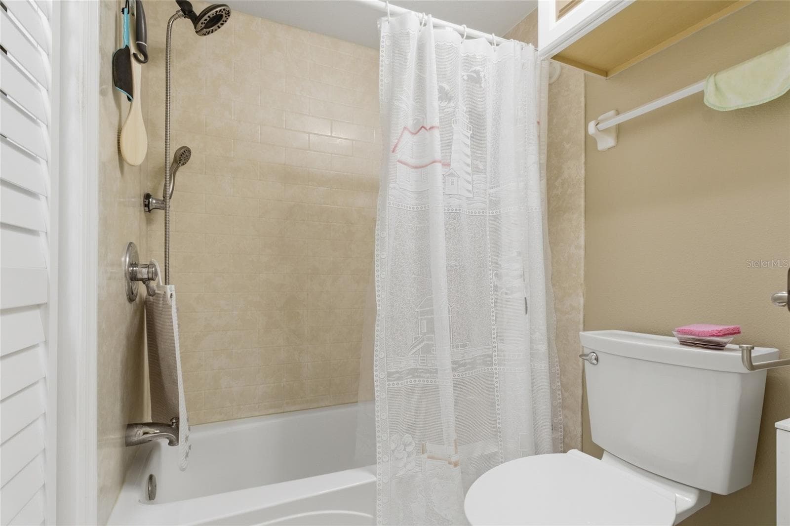 Condominium at 5567 SEA FOREST DR #323, NEW PORT RICHEY, photo 19 of 39