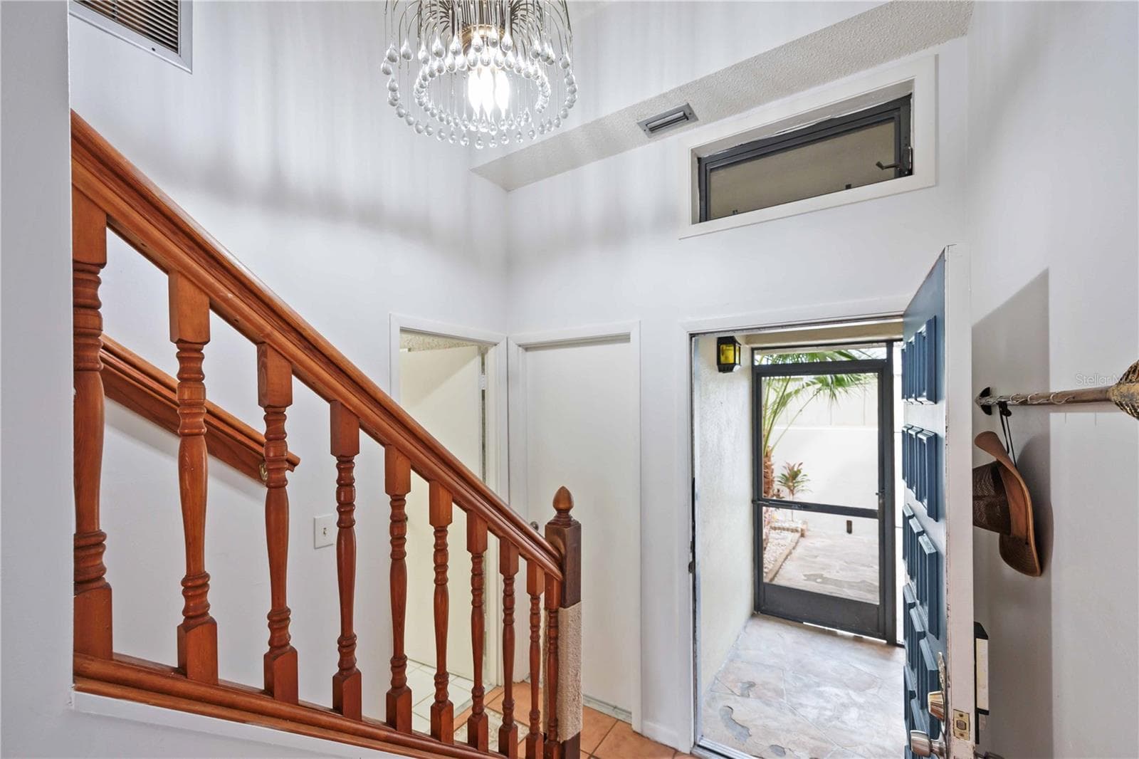 Entry - 2767 HORSESHOE CT #Q-3, SARASOTA