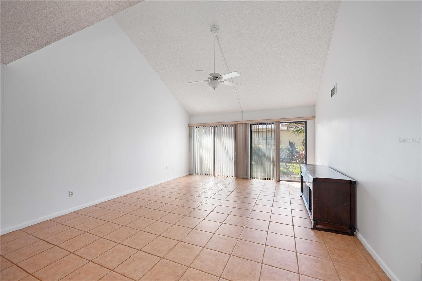 Living Room - 2767 HORSESHOE CT #Q-3, SARASOTA