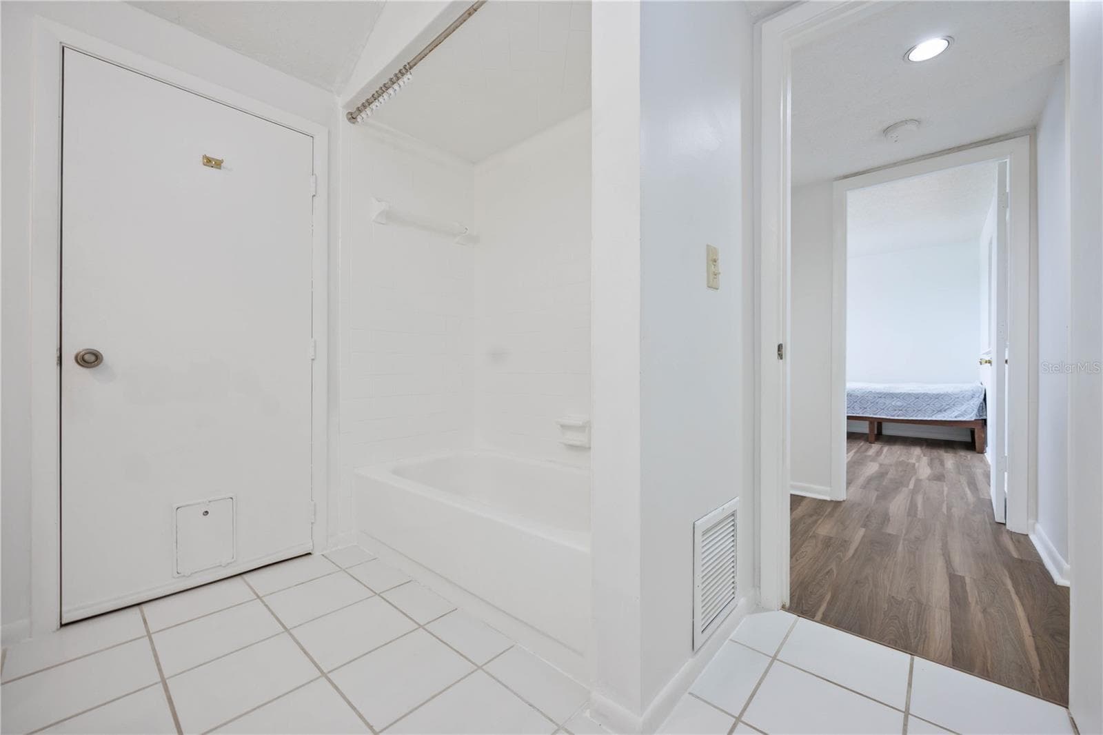 Second Bathroom - 2767 HORSESHOE CT #Q-3, SARASOTA