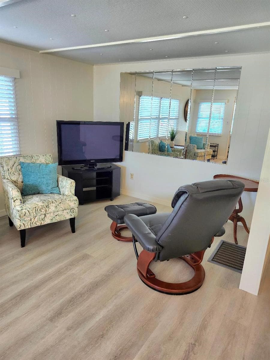 Mobile Home at 6505 KANSAS ST, BRADENTON, photo 4 of 48