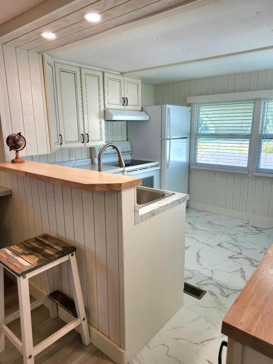 Mobile Home at 6505 KANSAS ST, BRADENTON, photo 7 of 48