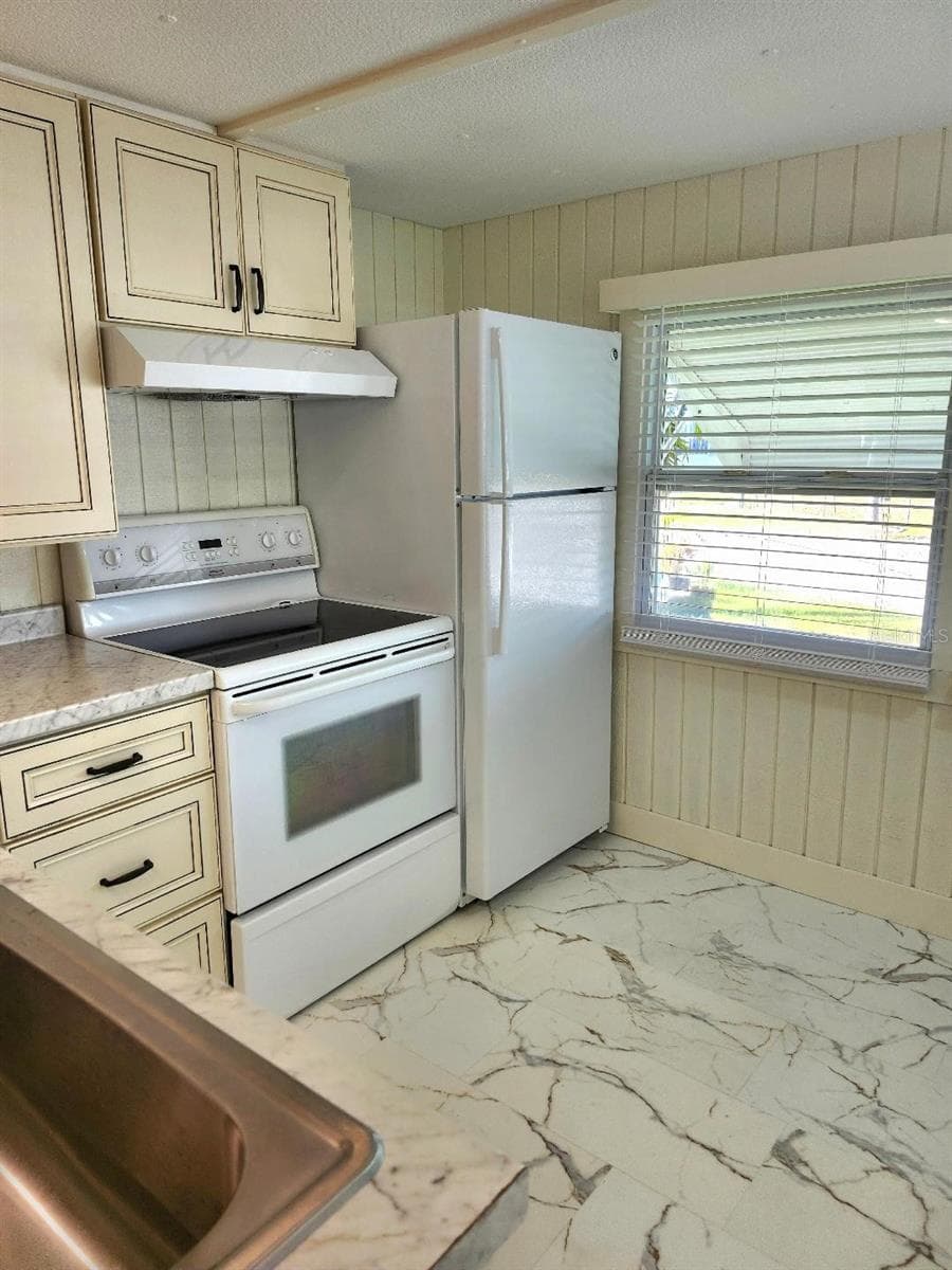 Mobile Home at 6505 KANSAS ST, BRADENTON, photo 10 of 48