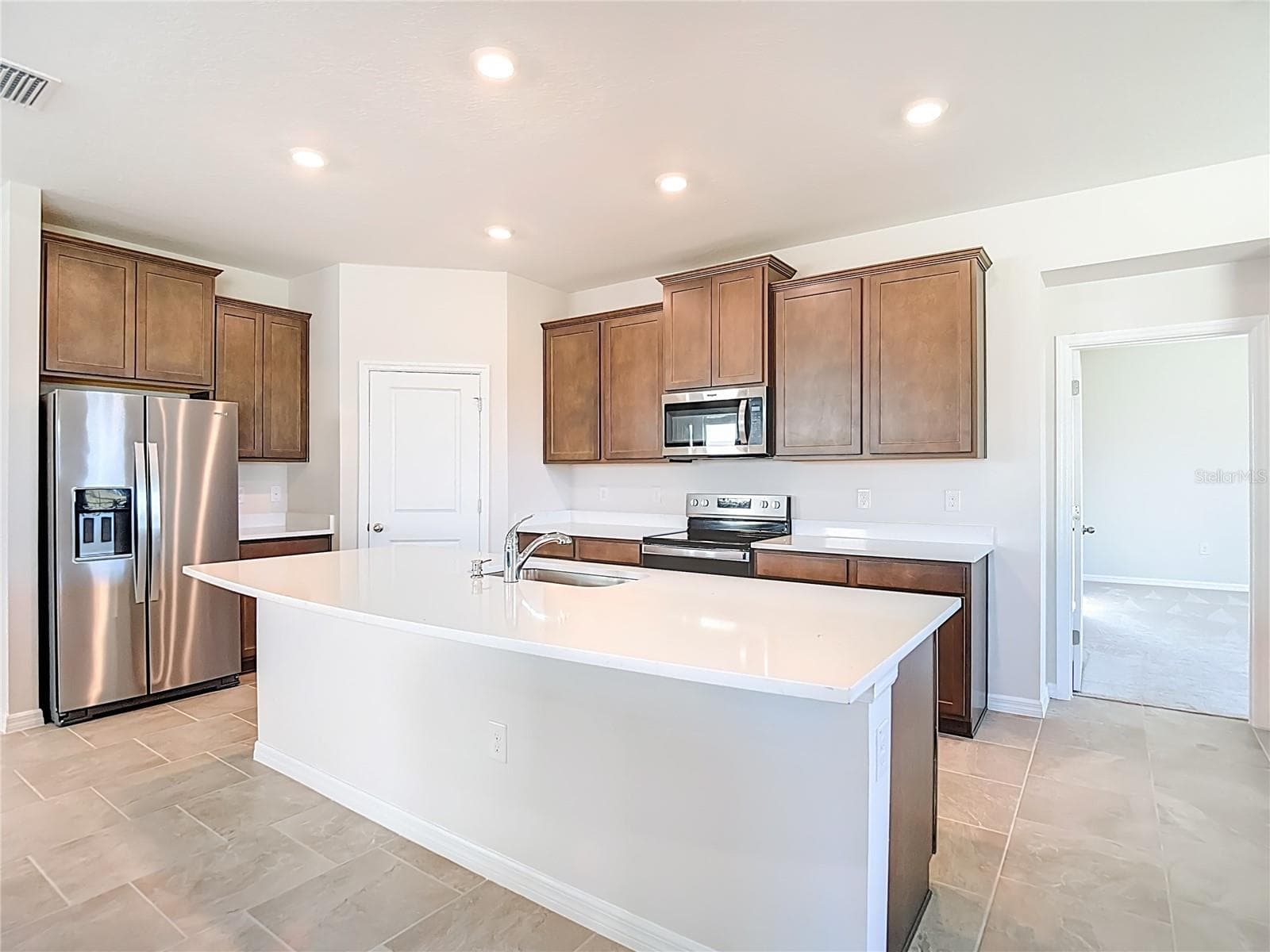 Huge Island, Quartz counter tops and 42" Cabinets!!! - 10471 BRIDGEGATE HEIGHTS LOOP, SAN ANTONIO