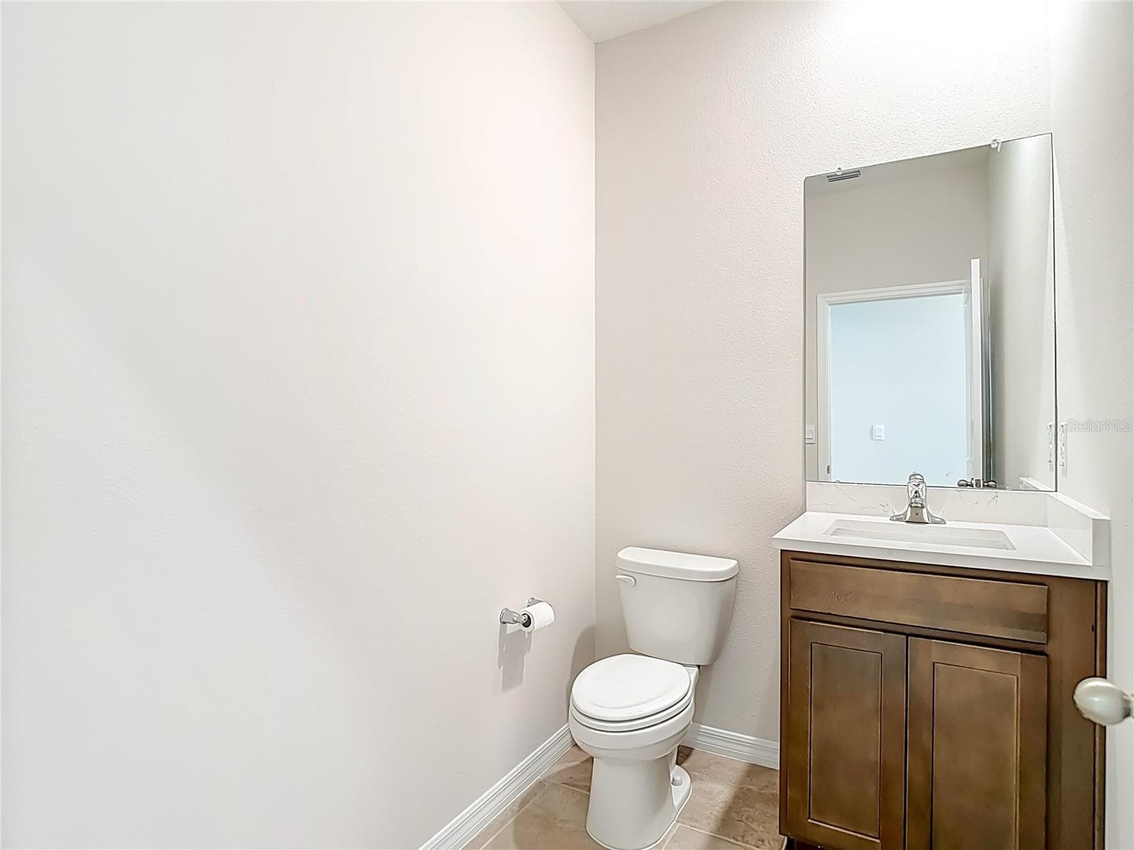 Half bathroom by garage! - 10471 BRIDGEGATE HEIGHTS LOOP, SAN ANTONIO