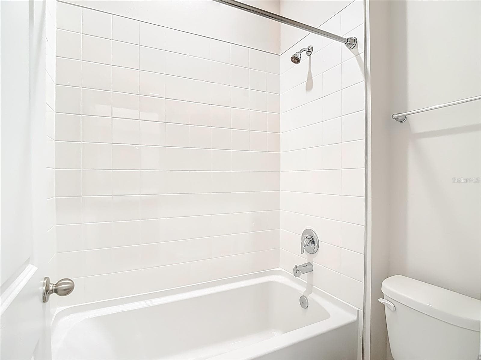 Bath Tub in Jack and Jill Bathroom! - 10471 BRIDGEGATE HEIGHTS LOOP, SAN ANTONIO