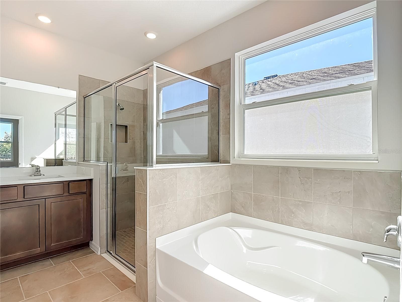Large Primary Bathroom! - 10471 BRIDGEGATE HEIGHTS LOOP, SAN ANTONIO