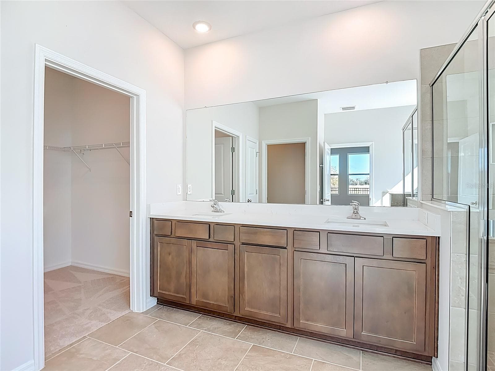 Large walk-in Closet off primary bathroom! - 10471 BRIDGEGATE HEIGHTS LOOP, SAN ANTONIO