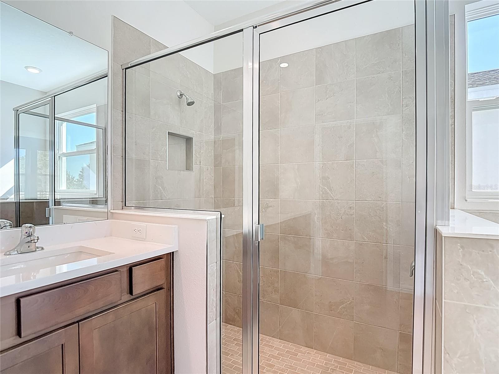Large Walk-in Shower! - 10471 BRIDGEGATE HEIGHTS LOOP, SAN ANTONIO