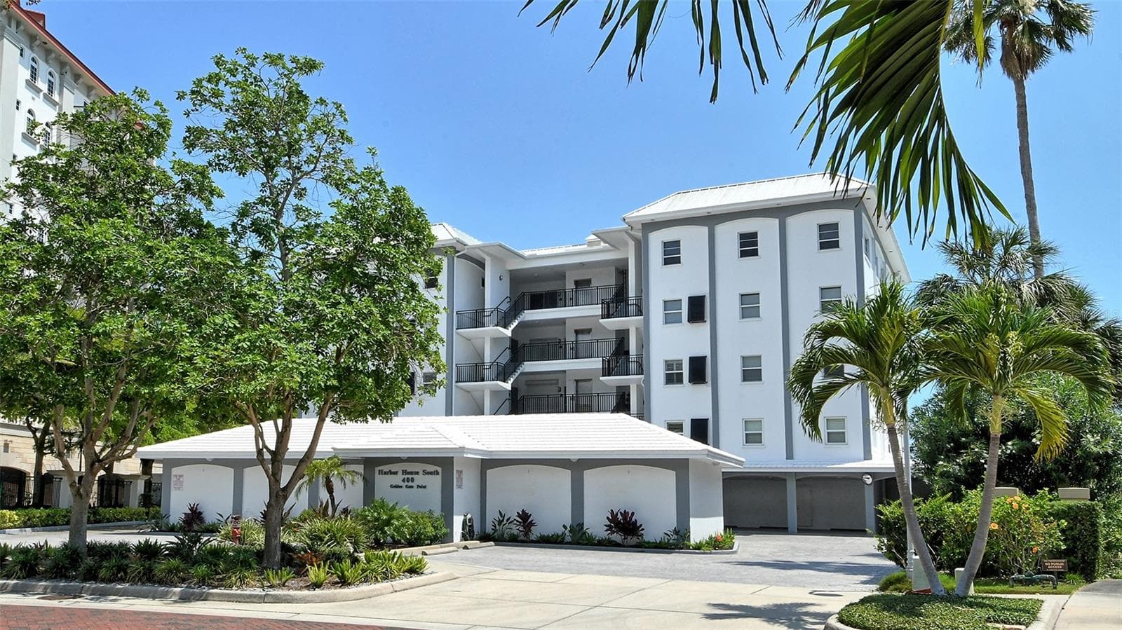 Condominium at 400 GOLDEN GATE PT #31, SARASOTA, photo 2 of 38