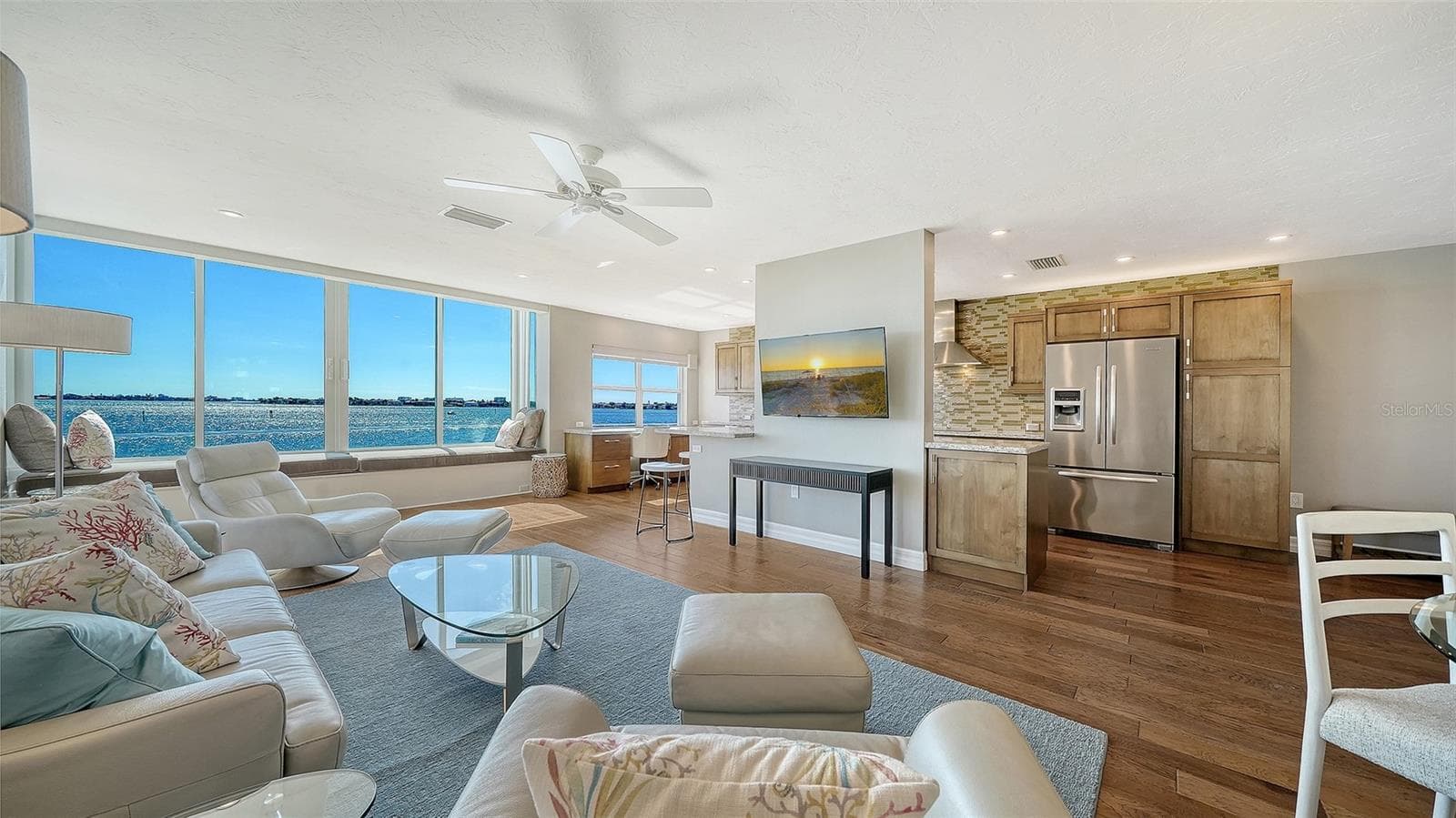 Condominium at 400 GOLDEN GATE PT #31, SARASOTA, photo 9 of 38