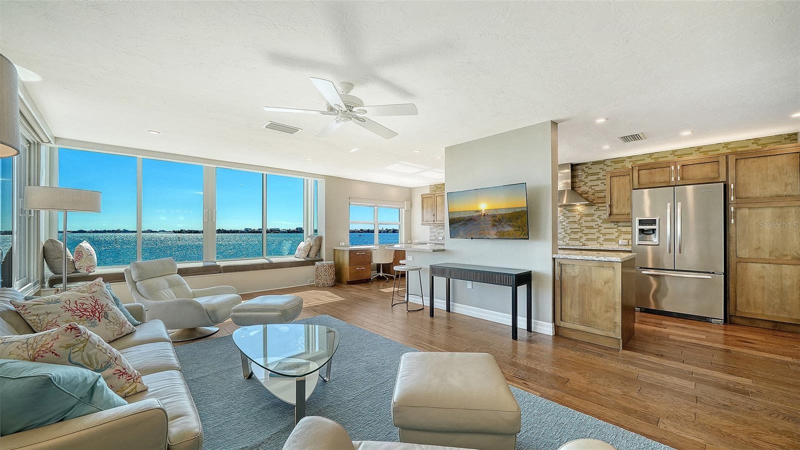 Condominium at 400 GOLDEN GATE PT #31, SARASOTA, photo 10 of 38