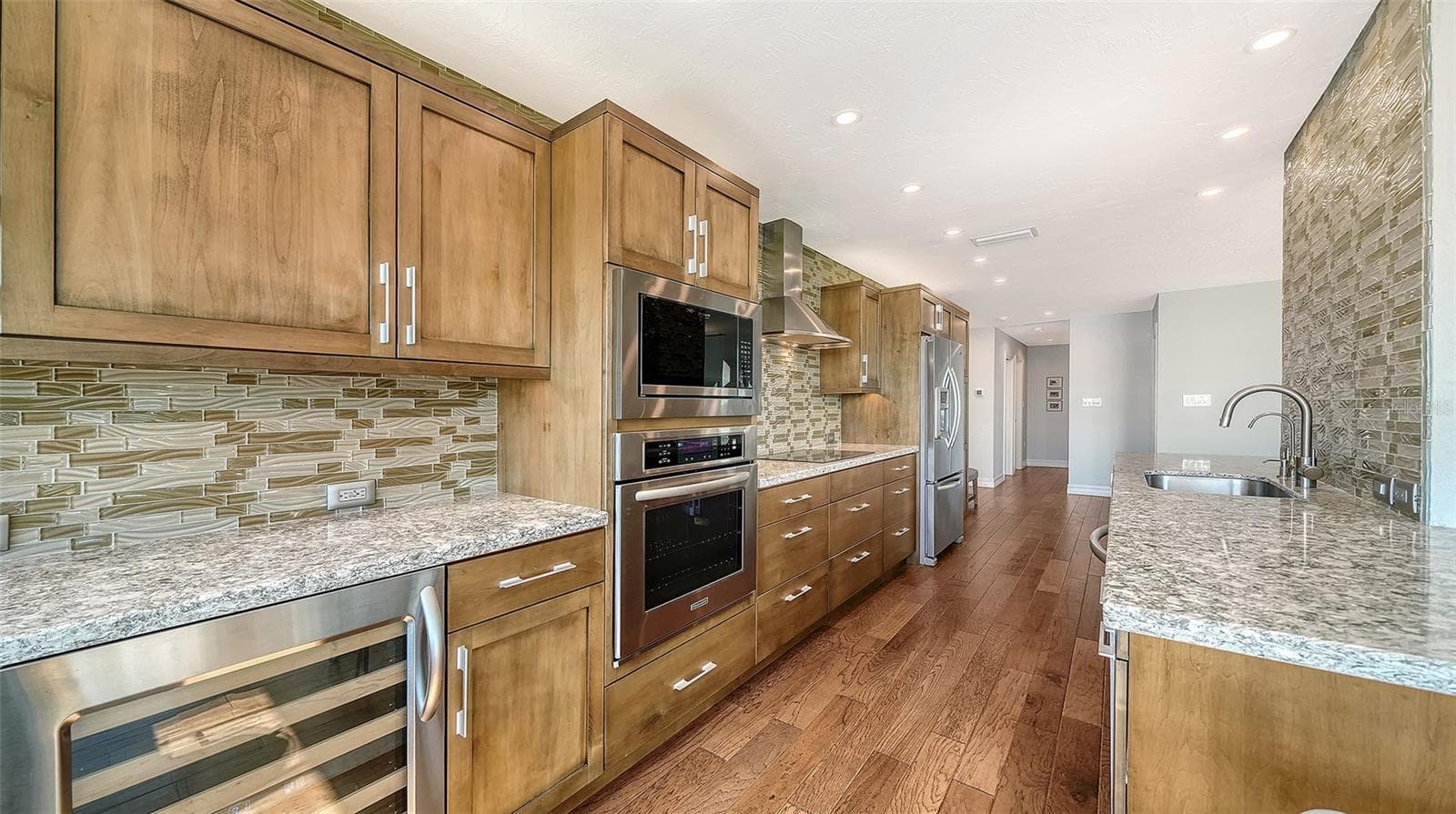 Condominium at 400 GOLDEN GATE PT #31, SARASOTA, photo 15 of 38