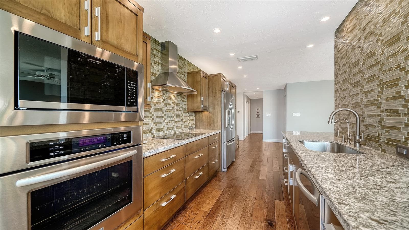 Condominium at 400 GOLDEN GATE PT #31, SARASOTA, photo 17 of 38