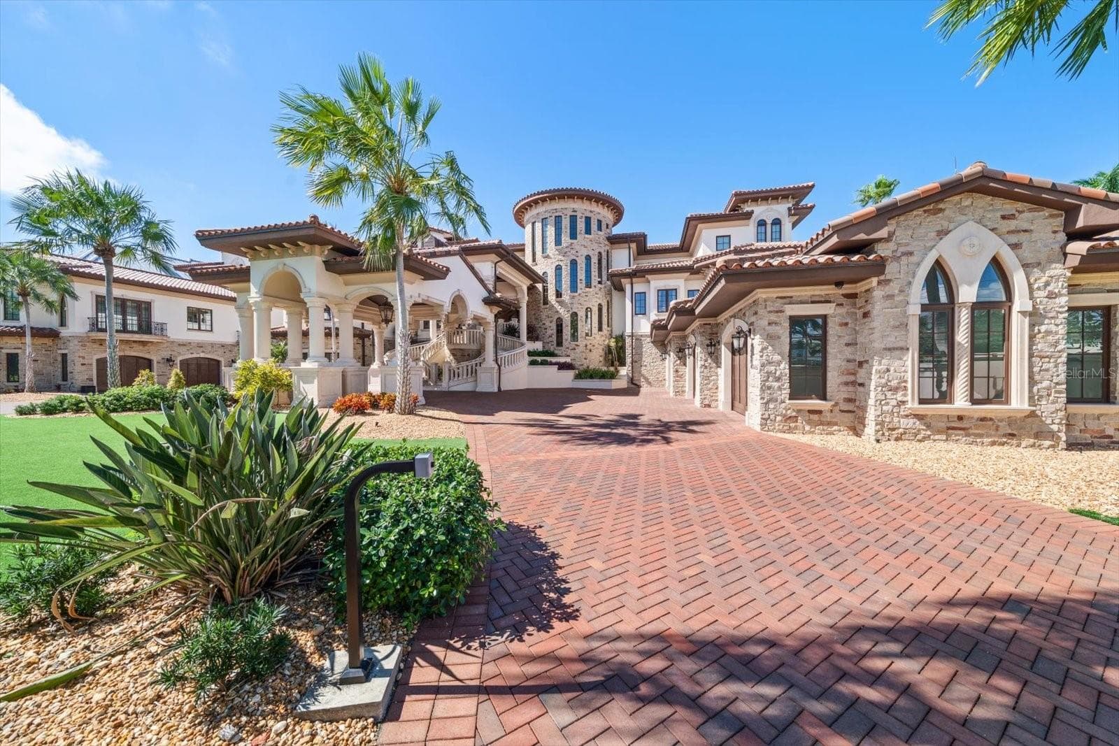 Single Family Residence at 1700 GULF BLVD, BELLEAIR BEACH, photo 10 of 86