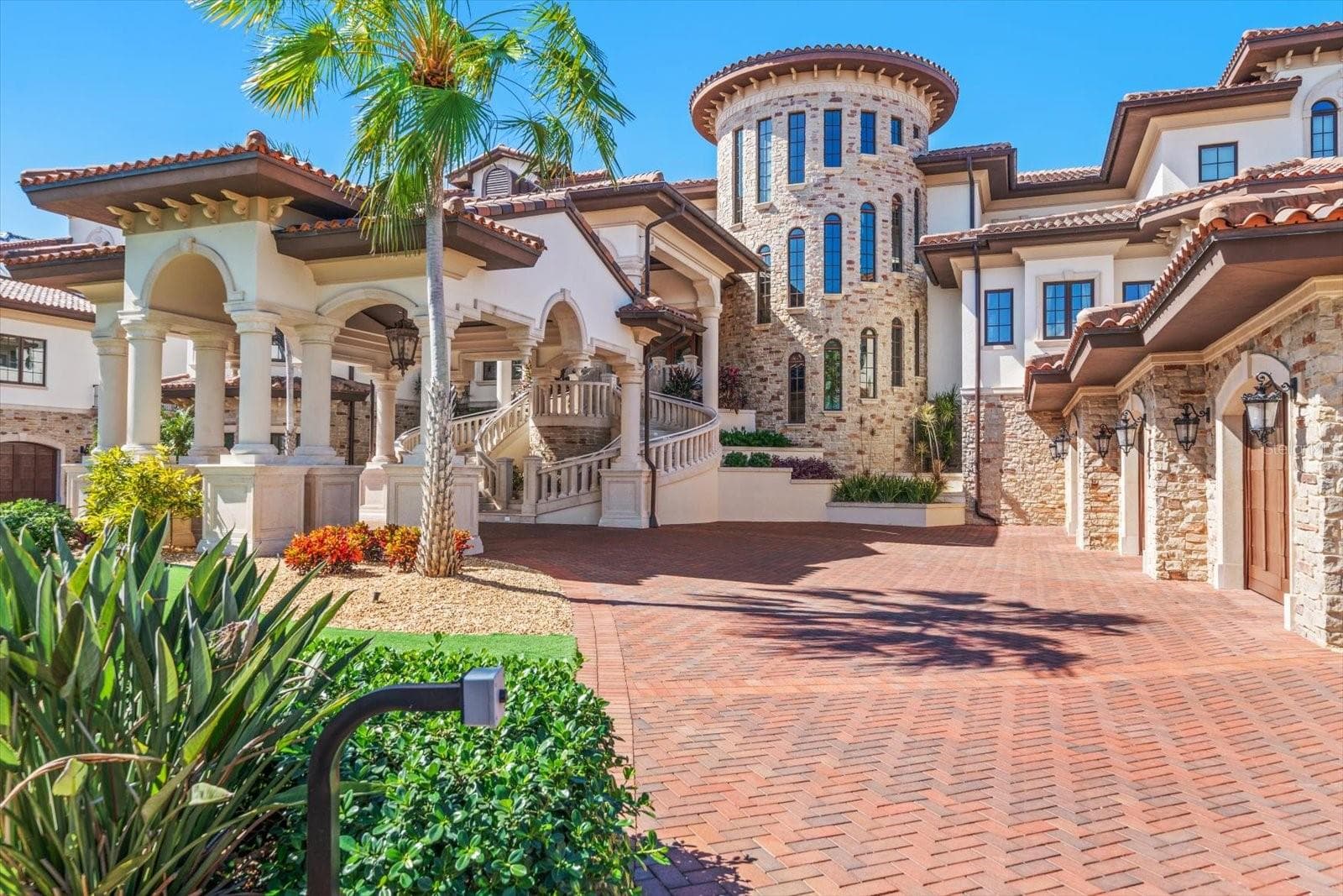 Single Family Residence at 1700 GULF BLVD, BELLEAIR BEACH, photo 11 of 86