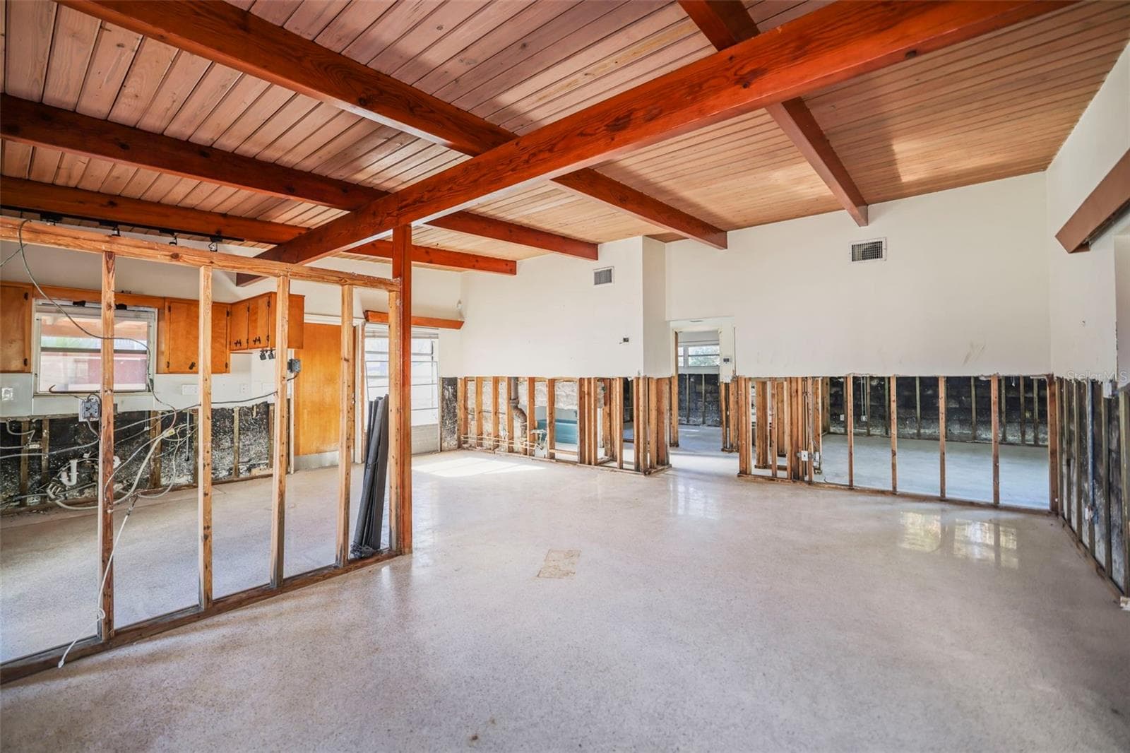 Single Family Residence at 11921 LAGOON LN, TREASURE ISLAND, photo 21 of 28