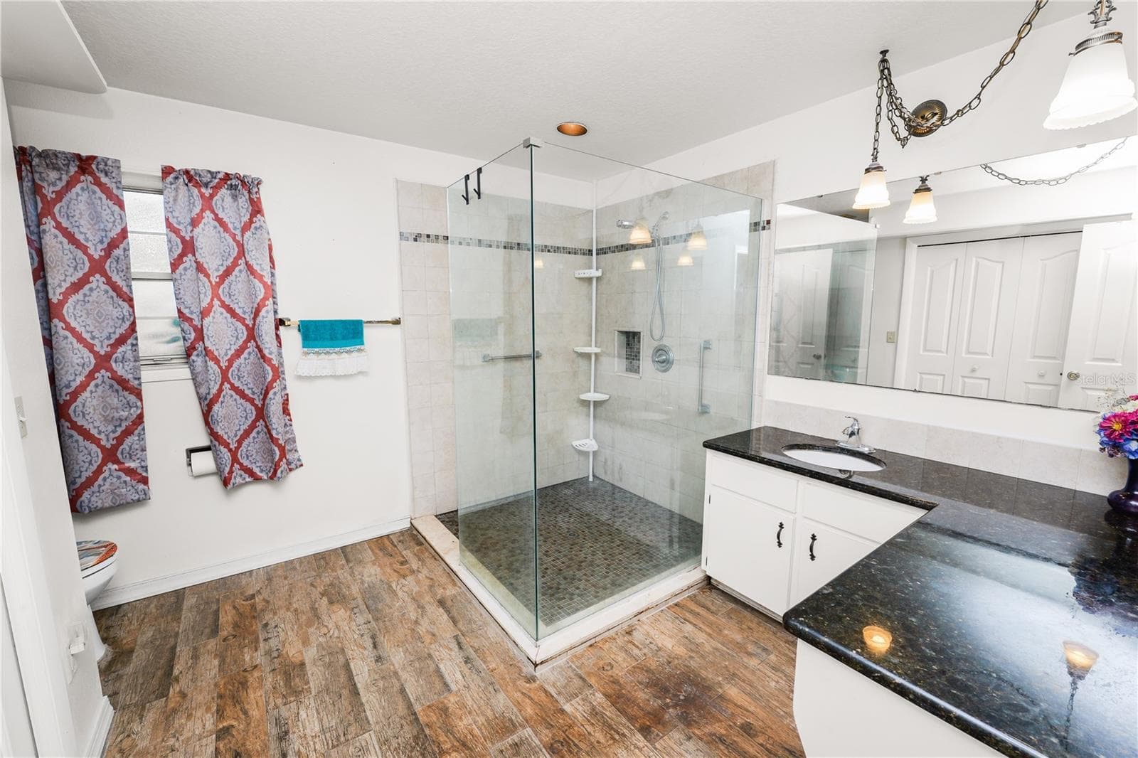 Primary Suite - 109 NE 4TH AVE, MULBERRY