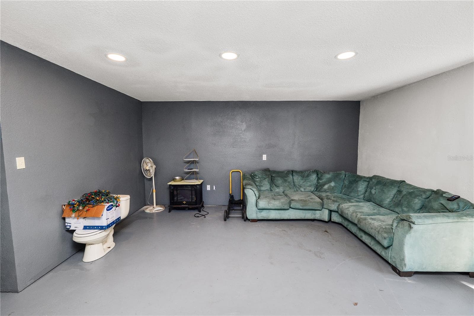 Rental Living area - 109 NE 4TH AVE, MULBERRY