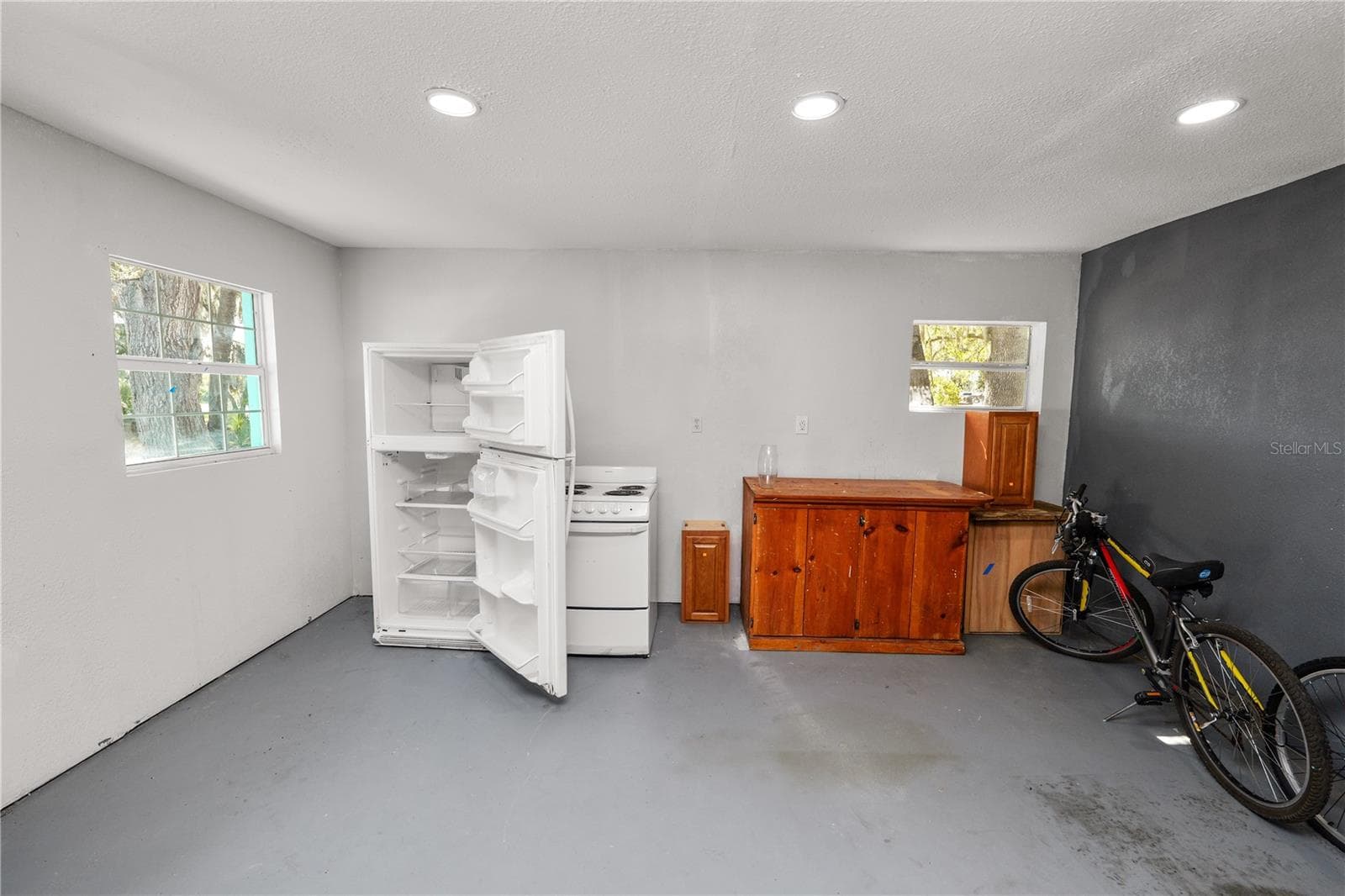 Rental Kitchen area - 109 NE 4TH AVE, MULBERRY