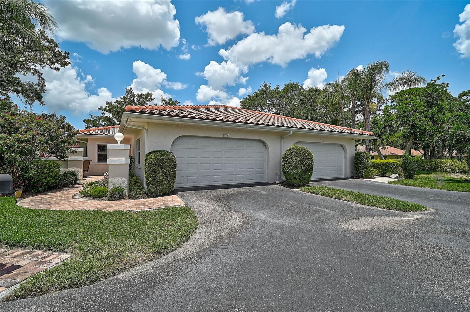 Villa at 7341 GOLF POINTE CIR, SARASOTA, photo 3 of 42