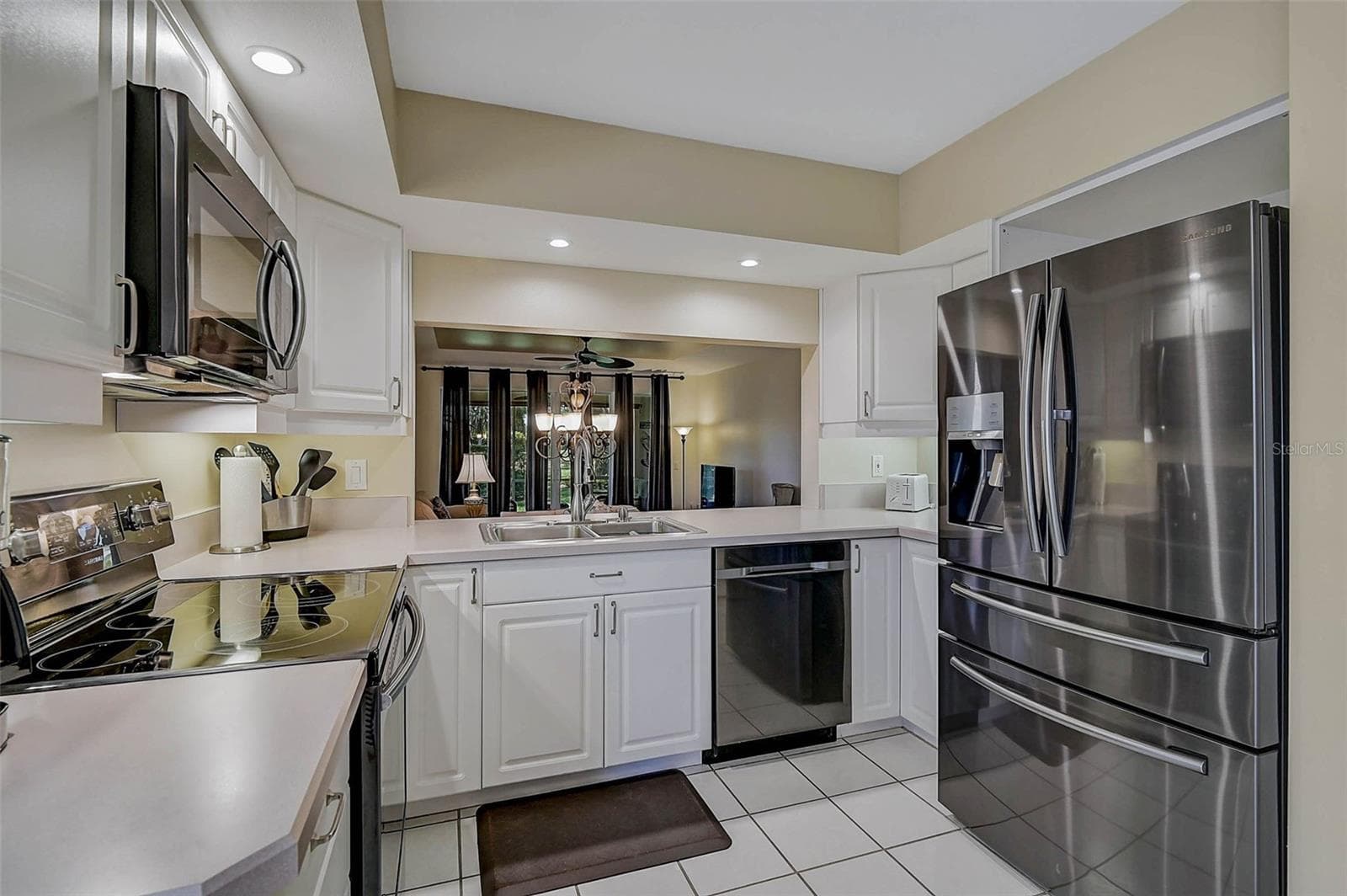 Villa at 7341 GOLF POINTE CIR, SARASOTA, photo 9 of 42