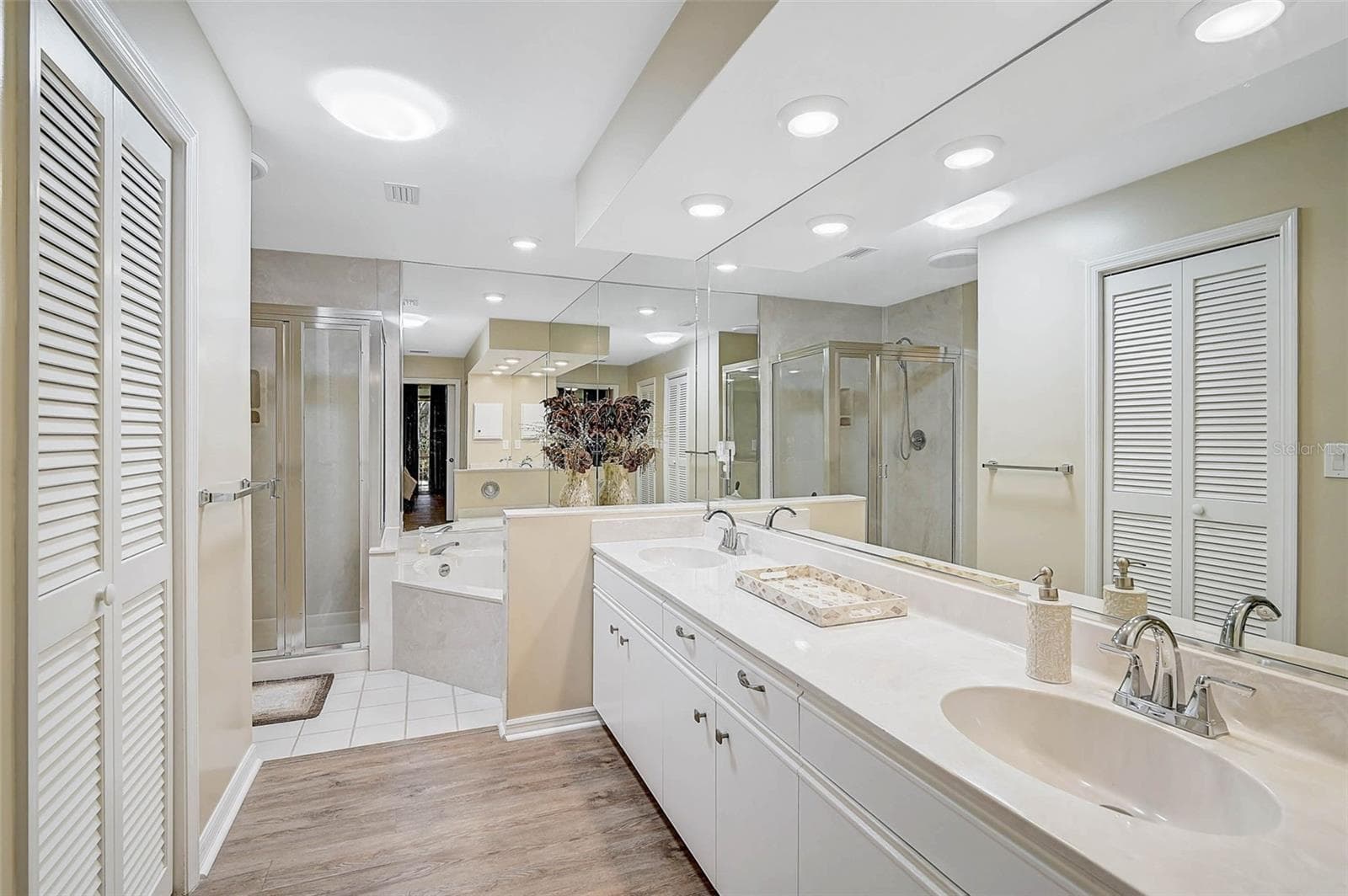 Villa at 7341 GOLF POINTE CIR, SARASOTA, photo 22 of 42
