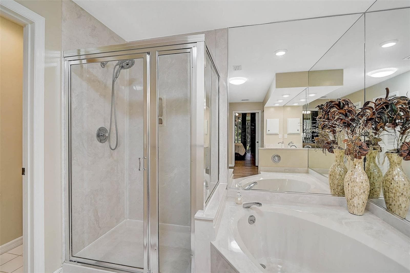 Villa at 7341 GOLF POINTE CIR, SARASOTA, photo 23 of 42