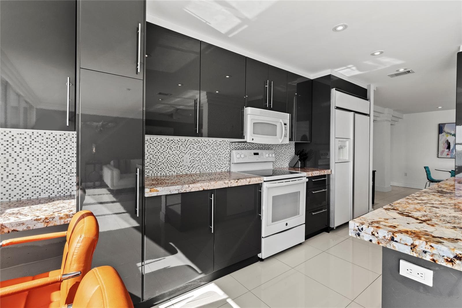 Condominium at 400 GOLDEN GATE PT #11, SARASOTA, photo 8 of 42