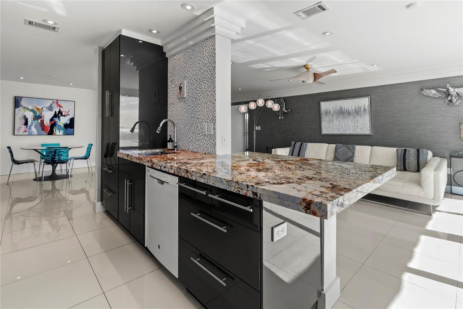 Condominium at 400 GOLDEN GATE PT #11, SARASOTA, photo 9 of 42
